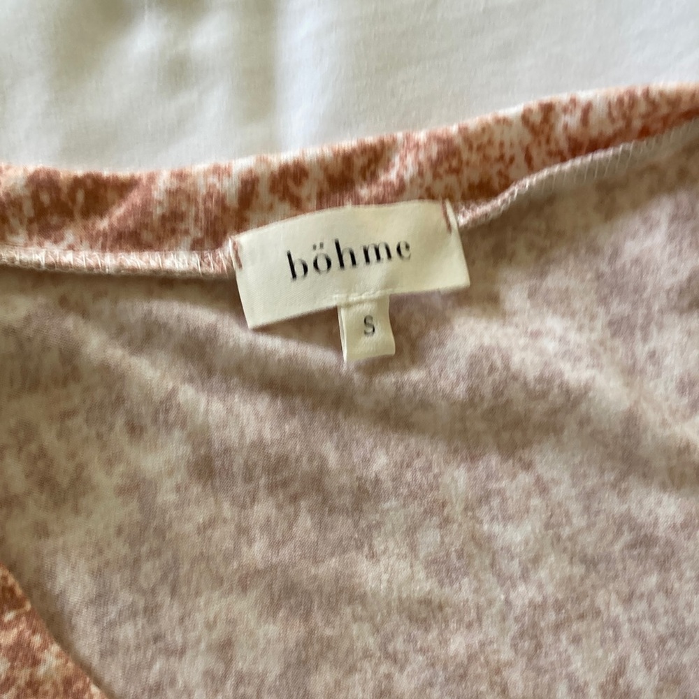 Bohme Set of Two V-Neck T-Shirts in Pink and Mauve Size S and M - Picture 2 of 3